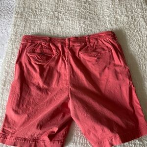 Men’s American Eagle Salmon shorts